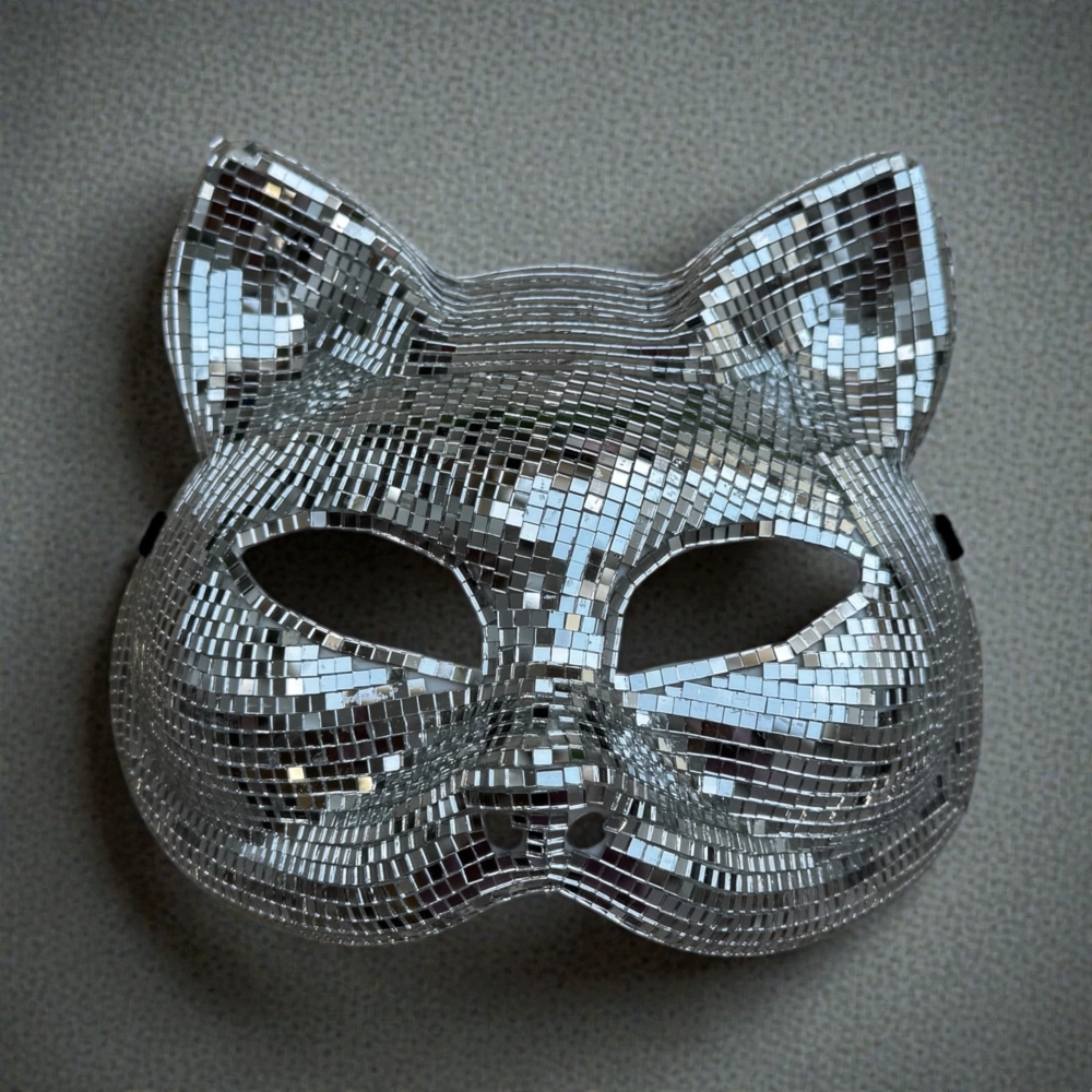 מסכת חתול משובצת