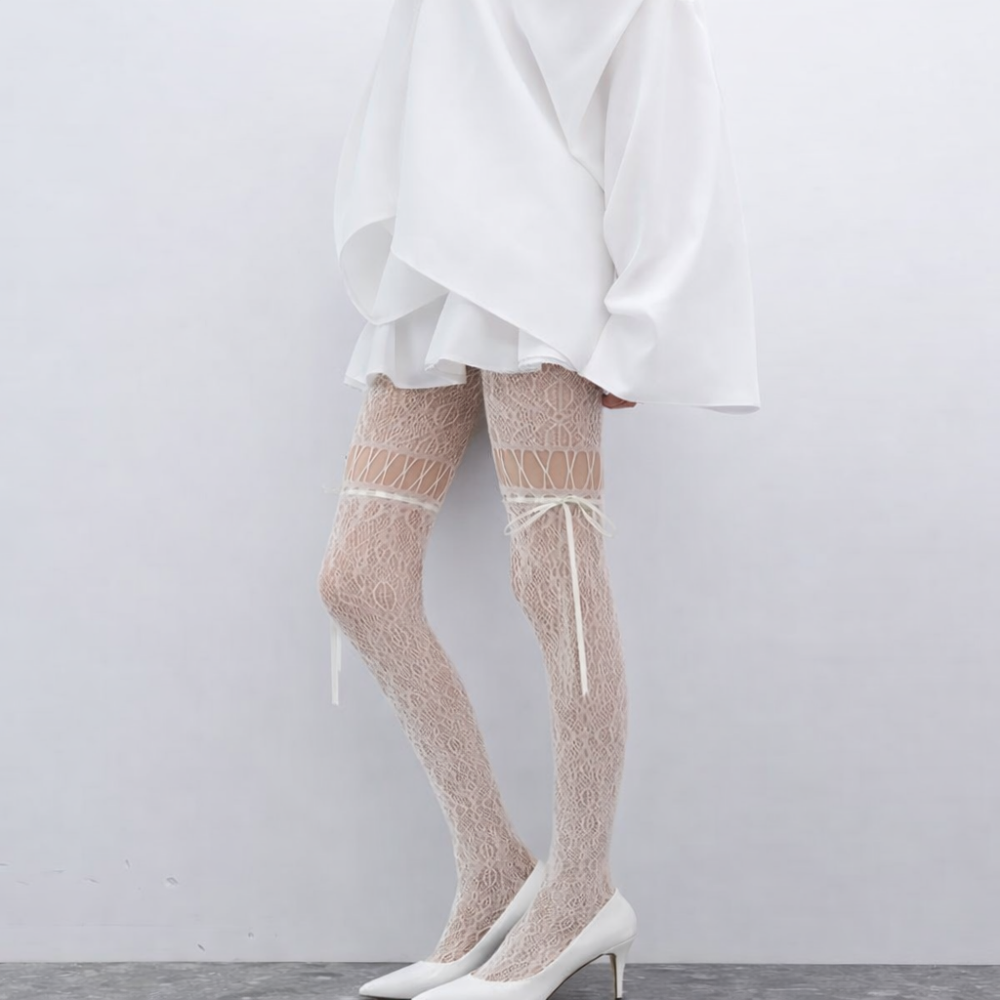 גרביון רשת דגם "Ivory Lace Hold-Up"