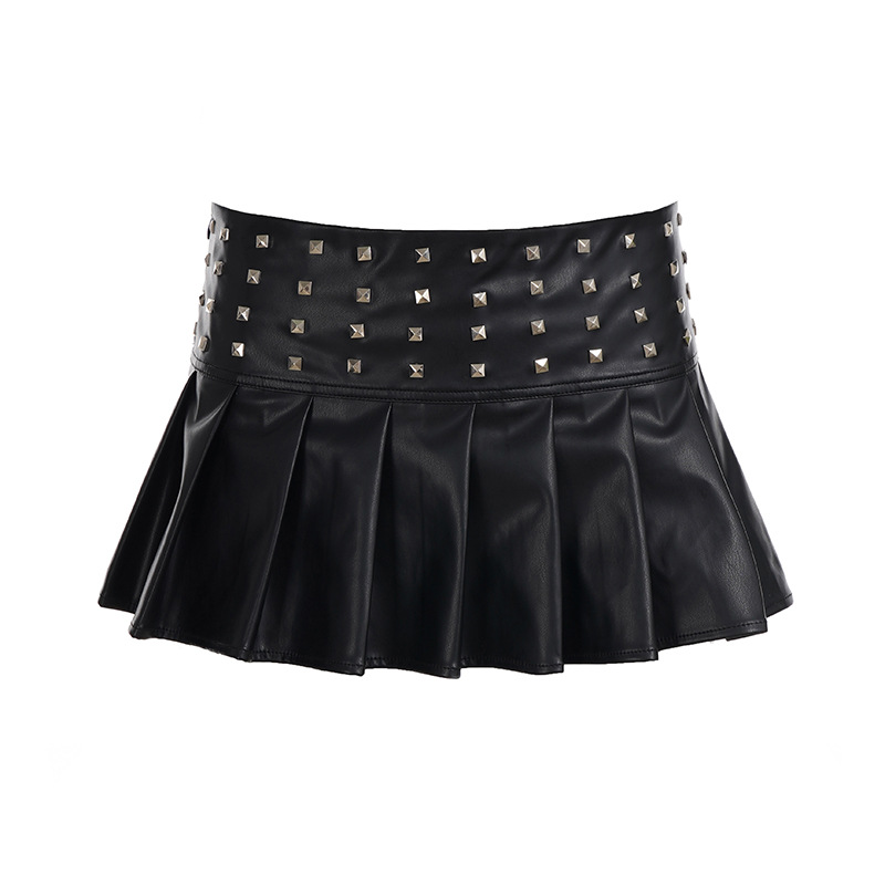 Stud Rebel Skirt- חצאית מיני דמוי עור